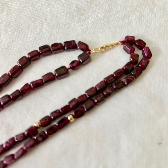 Vintage Double Stranded Necklace With Fauceted Garnets and Gold Accent Beads - Picture 3 of 3